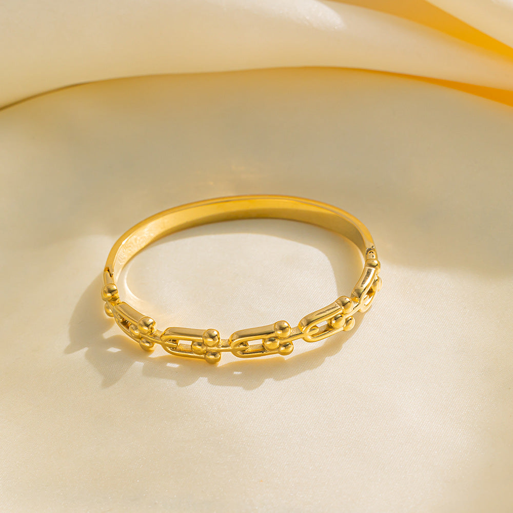 Gold U-shaped Vachette Clasp Bracelet